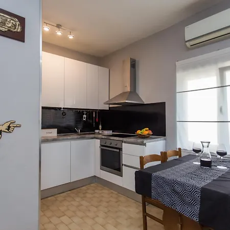 Corto Kaštel Novi